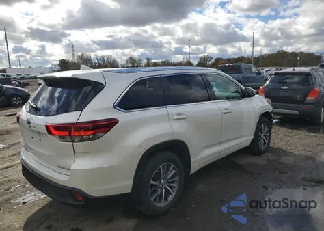 2018 Toyota Highlander Se из США, поврежденный, VIN 5TDJZRFH7JS548023
